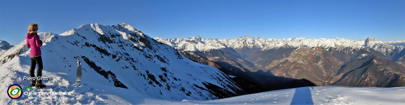 77 In ammirazione dello splendido panorama da Cima Vaccaro.jpg